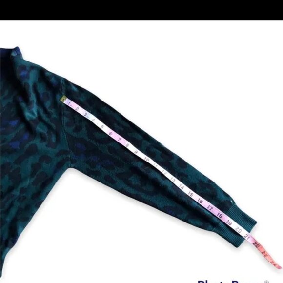 John + Jenn Fionne Animal Print Sweater size M - Picture 11 of 11